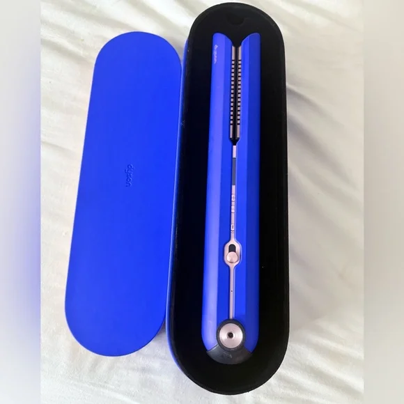 Dyson - Corrale Hair Straightener - Ultra blue/Blush pink
MAKE ME AN OFFER - Picture 6 of 7